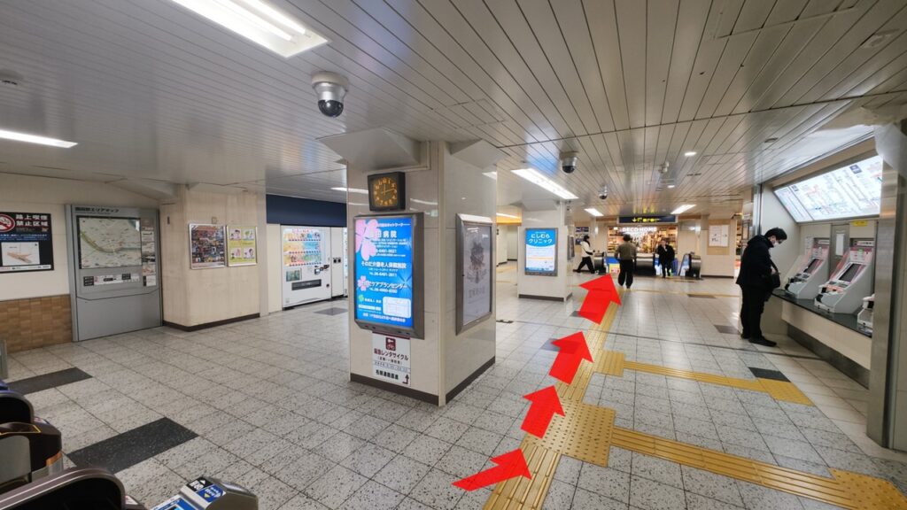 改札を出たところ