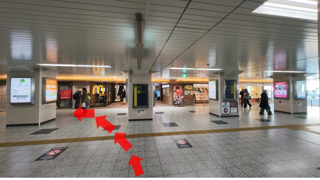 南出口へ