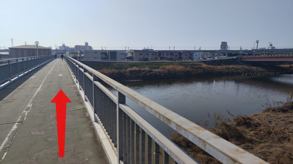 橋を渡る
