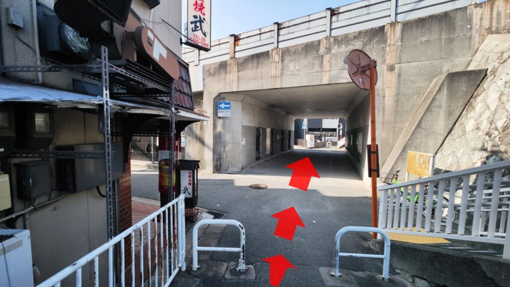 坂を降りる