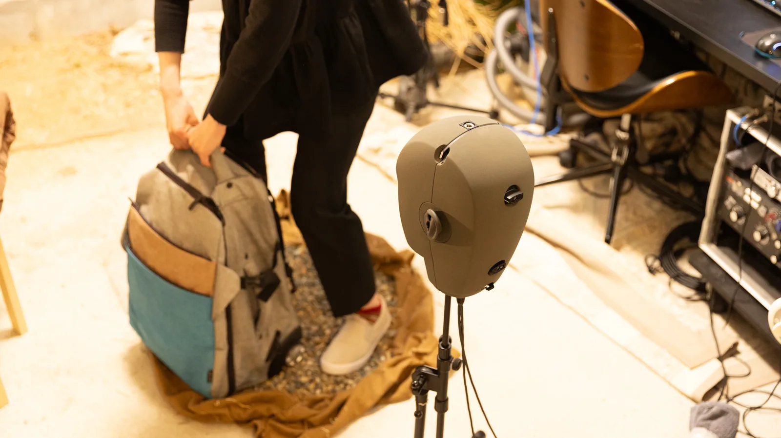 砂利の上を歩く足音の収録