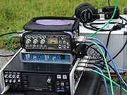 バッテリー駆動のポータブルミキサーでの収録